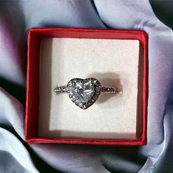 Silver Heart Cubic Zirconia Women's Ring‎ Size 6 NEW IN BOX - Picture 2 of 8